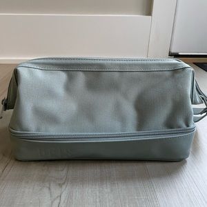 Béis - The Dopp Kit in Slate